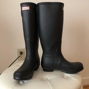 Black Hunter Boots US 6M
